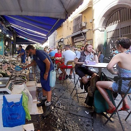 Mini Appartamento Al Chiostro Napoli Bagian luar foto