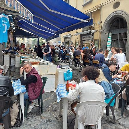 Mini Appartamento Al Chiostro Napoli Bagian luar foto