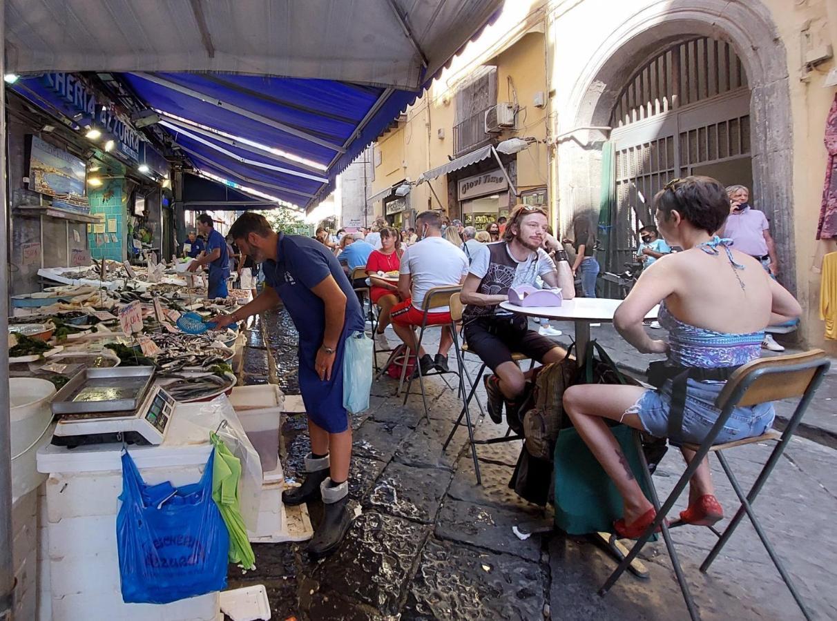 Mini Appartamento Al Chiostro Napoli Bagian luar foto