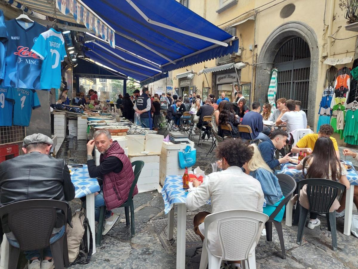 Mini Appartamento Al Chiostro Napoli Bagian luar foto