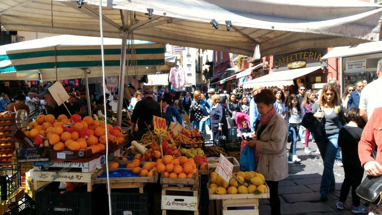 Mini Appartamento Al Chiostro Napoli Bagian luar foto