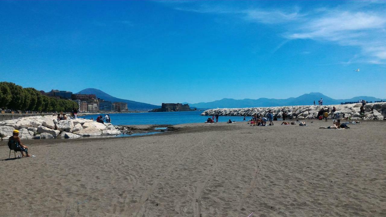 Mini Appartamento Al Chiostro Napoli Bagian luar foto