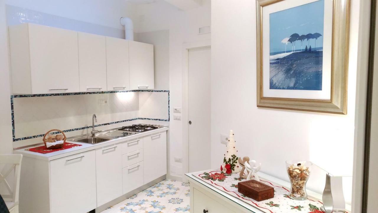 Mini Appartamento Al Chiostro Napoli Bagian luar foto