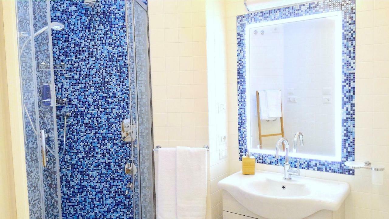 Mini Appartamento Al Chiostro Napoli Bagian luar foto