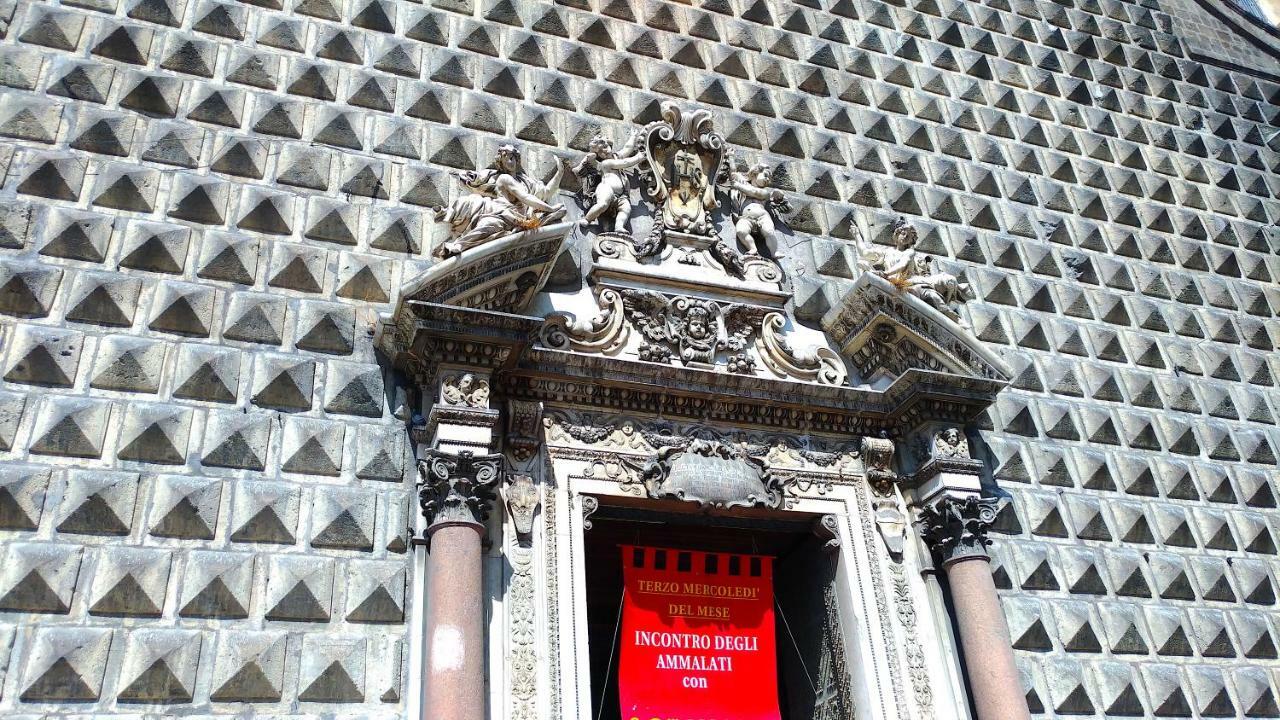 Mini Appartamento Al Chiostro Napoli Bagian luar foto
